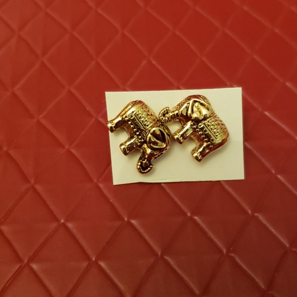 4/$10 Gold elephant earrings
